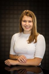 <b>Grundová Eva</b><div>klavír</div>